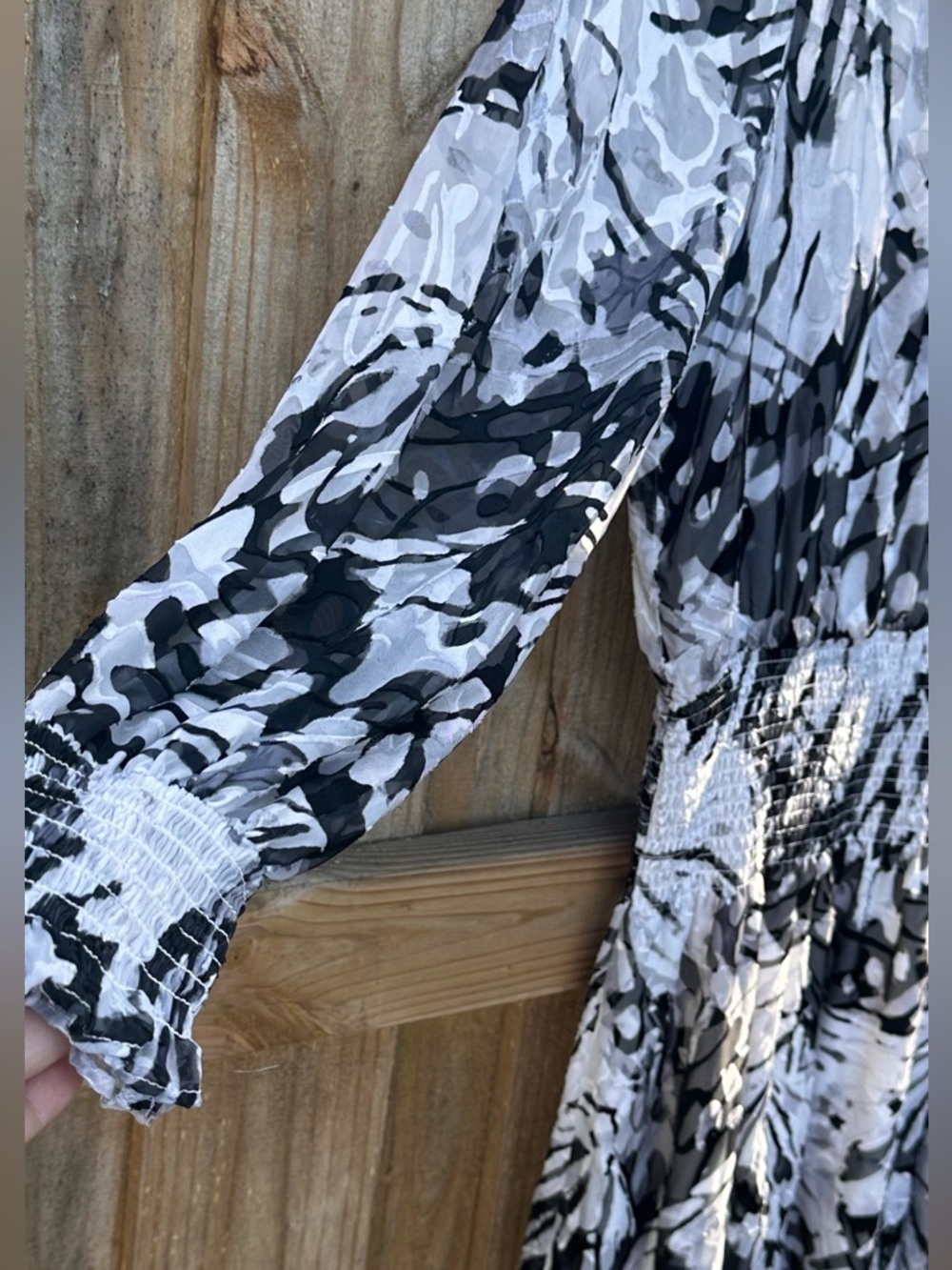 White House Black Market WHBM Monochrome Sheer Long Sleeves Size Medium - Picture 3 of 9
